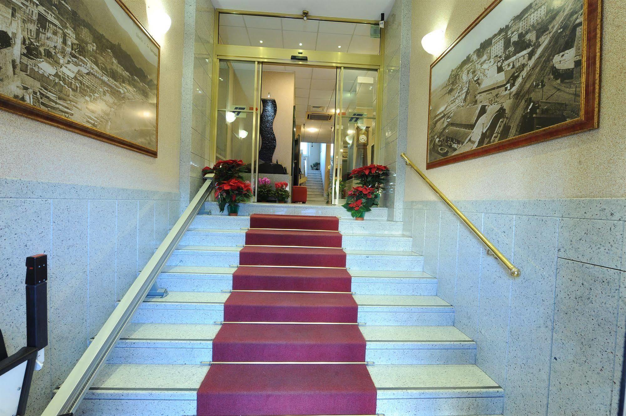 Hotel Tirreno Génova Exterior foto